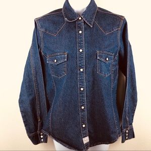 Levi’s women’s denim western shirt size small